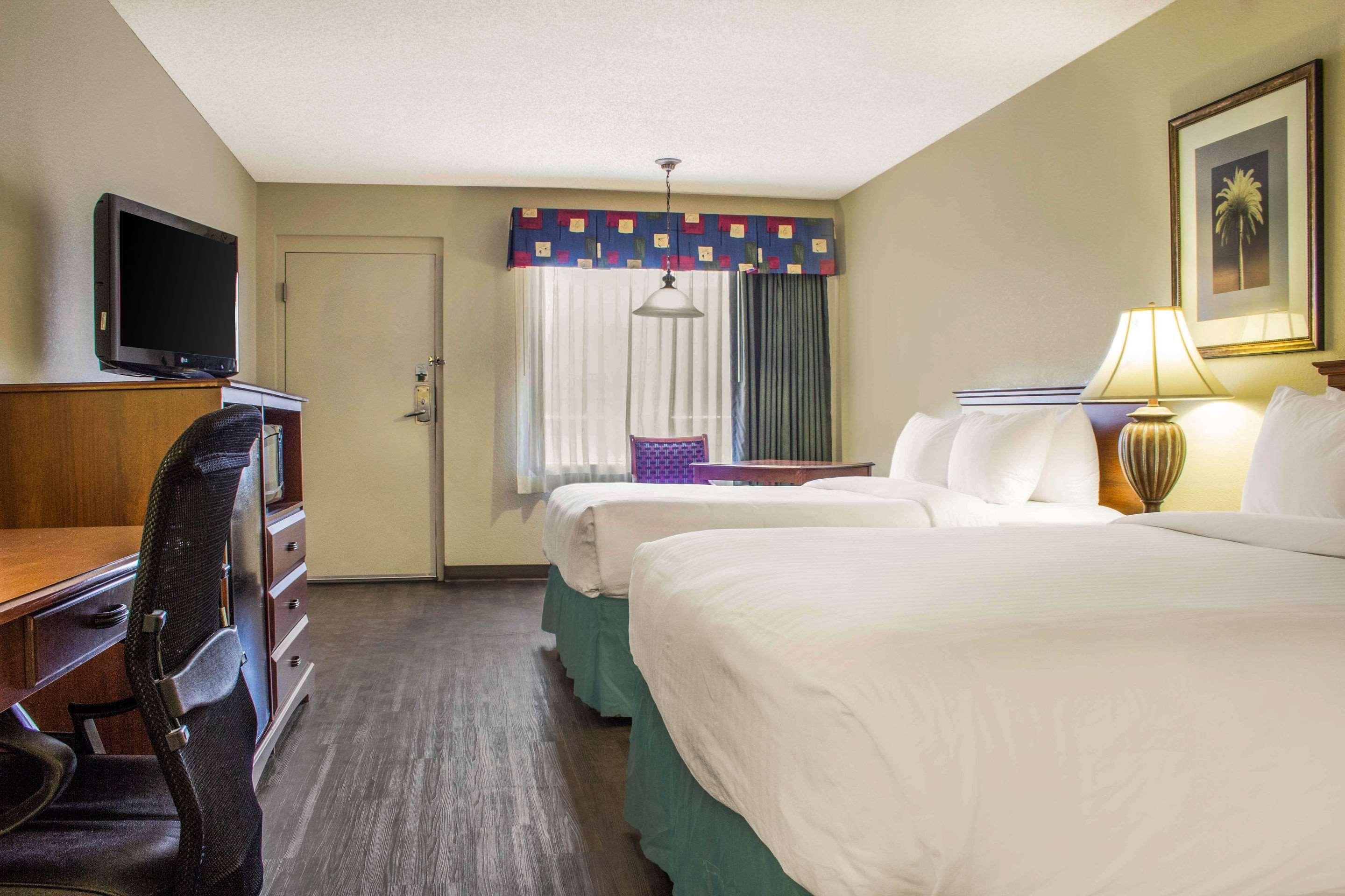 Quality Inn Benson I-10 Exit 304 Экстерьер фото