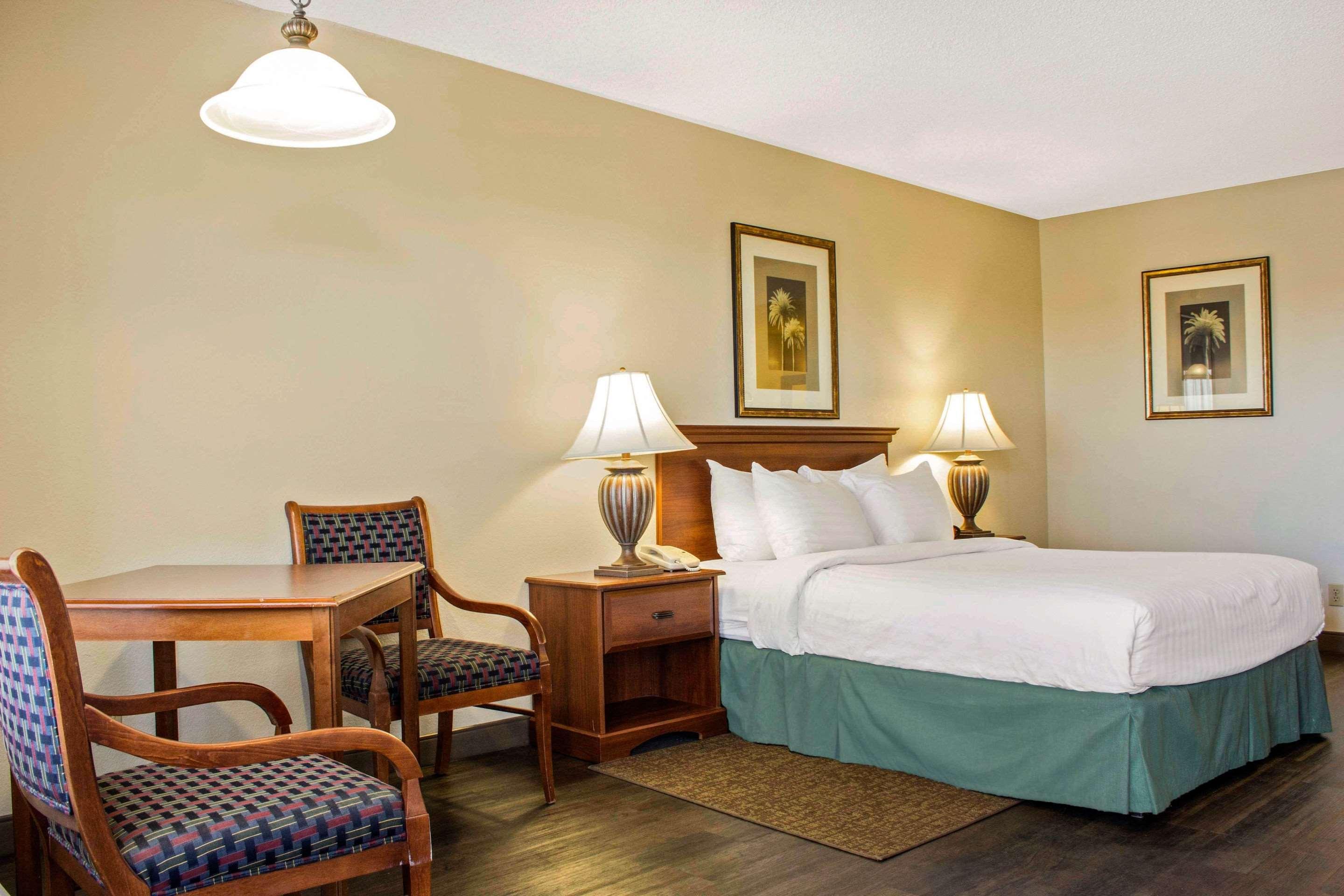 Quality Inn Benson I-10 Exit 304 Экстерьер фото