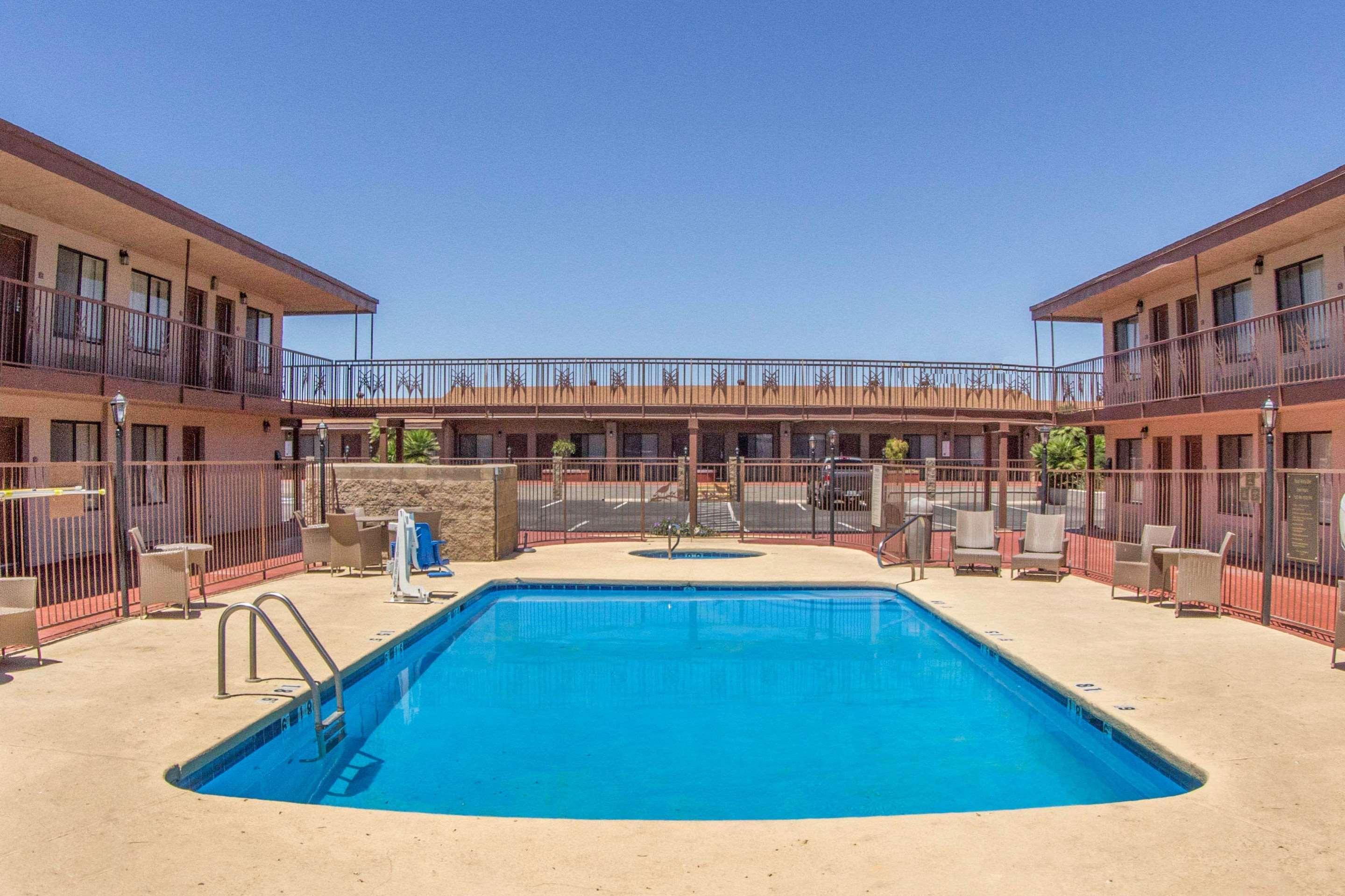 Quality Inn Benson I-10 Exit 304 Экстерьер фото